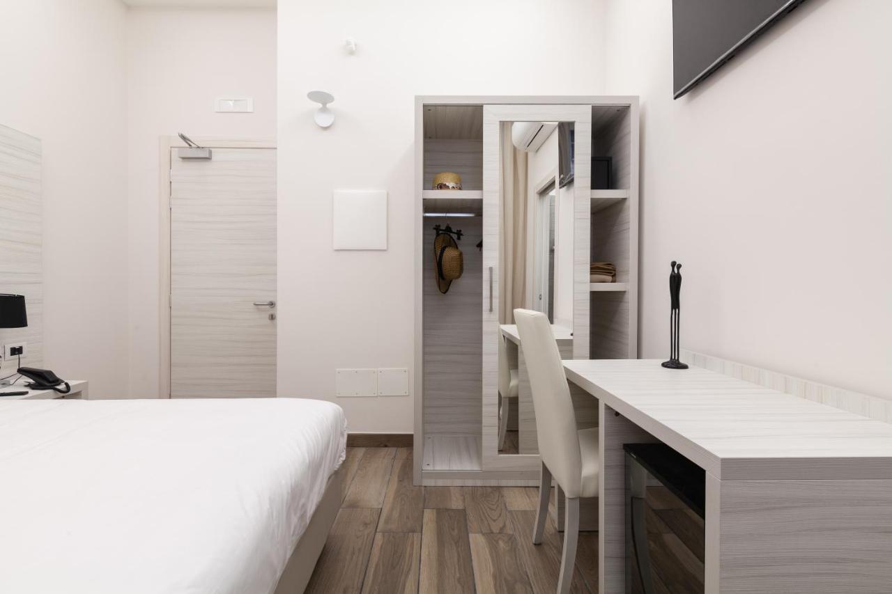 Hub Naples Hotel Exterior photo